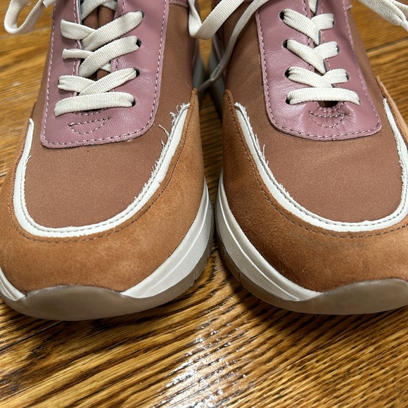 Naturalizer Remy Stretch style slip on sneaker. Suede and neoprene. Size 10. - Picture 4 of 13